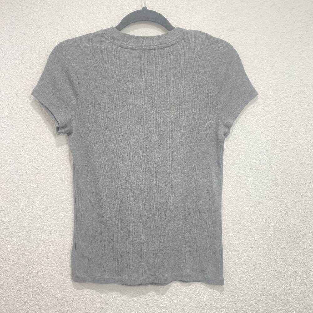 A New Day Gray Ribbed Crew Neck Slim Fit Baby Tee Size Medium - Picture 3 of 5